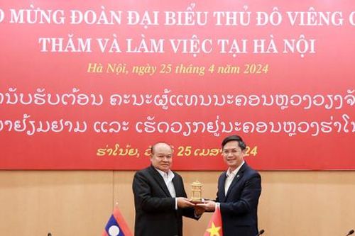 Hà Nội và Viêng Chăn chia sẻ kinh nghiệm quản lý dịch vụ giải trí, phát triển du lịch