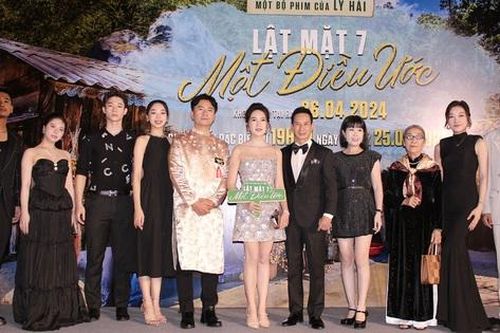 Dàn nghệ sĩ xuất hiện trong buổi công chiếu phim 'Lật Mặt 7: Một Điều Ước' tại Hà Nội