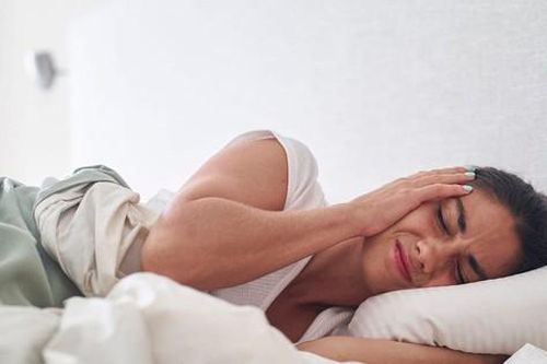 Cách trị đau đầu ngày 'đèn đỏ'