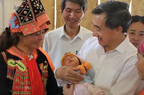 Đội ngũ y tế cơ sở vượt khó làm tốt công tác chăm sóc sức khỏe nhân dân