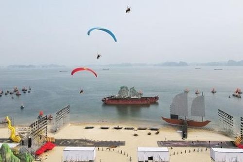 Không đồng ý cho tàu du lịch đón khách xem Carnaval Hạ Long 2024 từ phía biển.