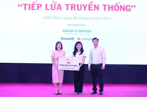 Tặng 13.000 bản đồ hưởng ứng cuộc vận động 'Tự hào một dải non sông'