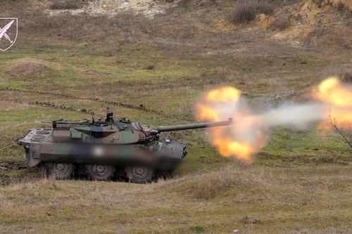 Xe tăng bánh lốp AMX-10RC nổi bật trong vai trò... pháo tự hành