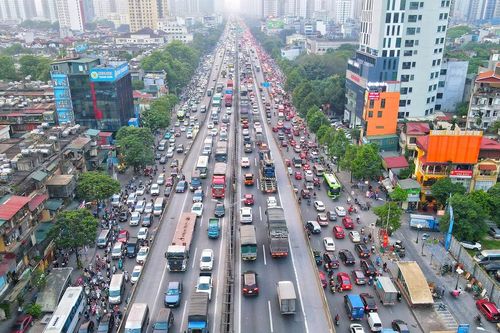 Đường phố Hà Nội ùn tắc kéo dài trước kỳ nghỉ lễ 30/4