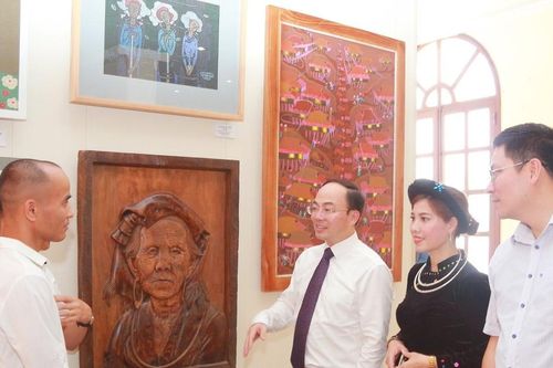 'Sắc chàm nơi đầu nguồn sông Cầu'