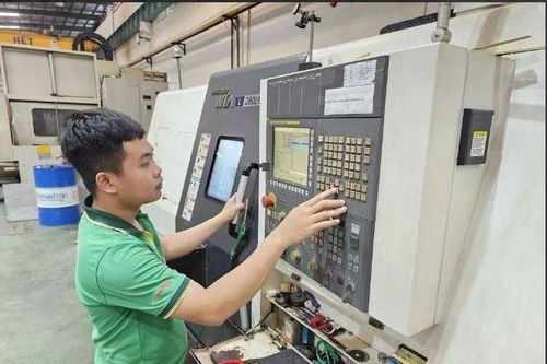 Doanh nghiệp giảm 15% tiền điện nhờ làm ca đêm mùa nóng kỷ lục