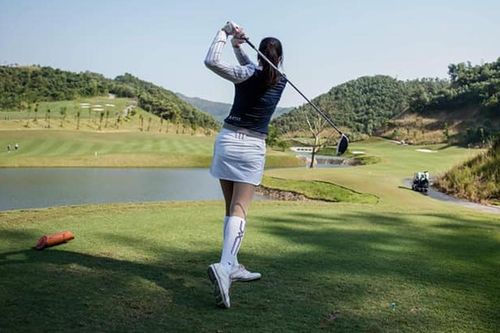 Tượng đài bóng chuyền nữ Việt Nam mê chơi golf như hoa khôi Kim Huệ, sống hạnh phúc bên HLV bóng rổ