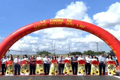 Huyện Nhà Bè thông xe đường Phạm Hữu Lầu 30 mét, thúc đẩy giao thông huyện phía nam