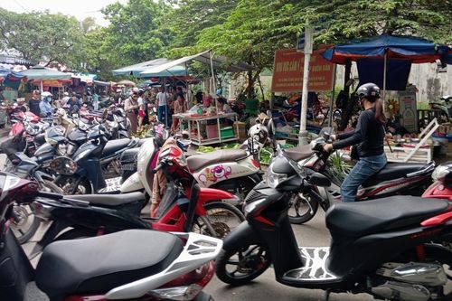 Càng cấm càng đông (?)