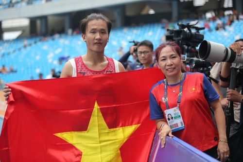 Trần Thị Nhi Yến giành HCB cự ly 200m ở giải điền kinh trẻ châu Á 2024