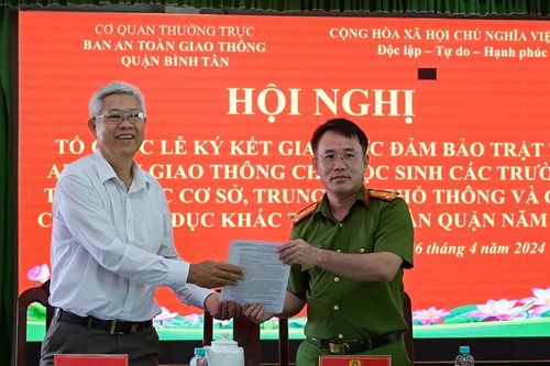 Ký kết giao ước không để học sinh vi phạm giao thông