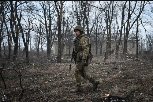 Quân Ukraine vứt bỏ công sự, rút lui ồ ạt ở phía tây Avdiivka