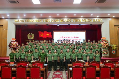 Thực hiện tốt phương châm 'Học đi đôi với hành, lý luận gắn với thực tiễn'