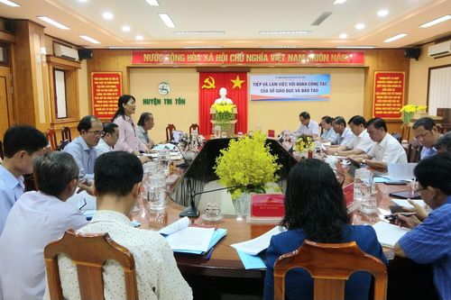 Sở GD&ĐT An Giang làm việc với huyện Tri Tôn về công tác phát triển giáo dục