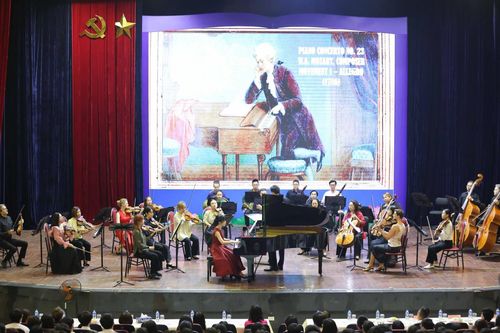 Trải nghiệm nghệ thuật thú vị của học sinh trường THPT chuyên Hà Nội - Amsterdam
