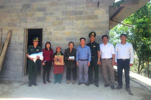 Trao nhà 'Mái ấm biên cương' tặng hộ nghèo trên vùng cao biên giới Hà Giang