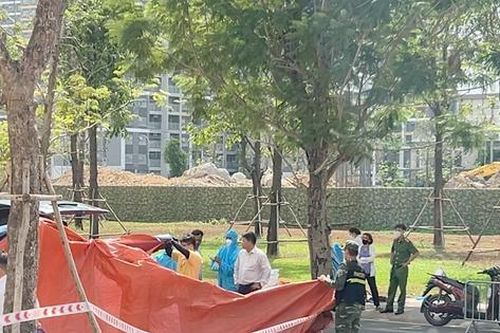 Đi tập thể dục, tá hỏa phát hiện người chết trong khuôn viên chung cư