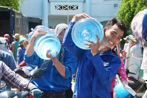 Tuổi trẻ TP.HCM mang nước ngọt đến vùng hạn mặn