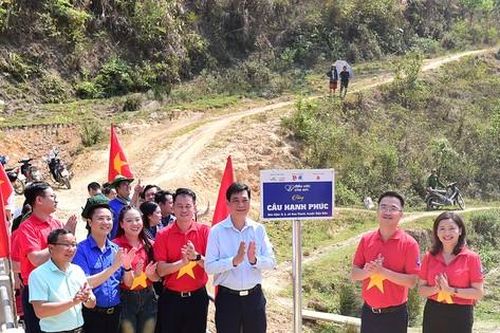 Khánh thành công trình Hạnh phúc tặng đồng bào biên giới Điện Biên