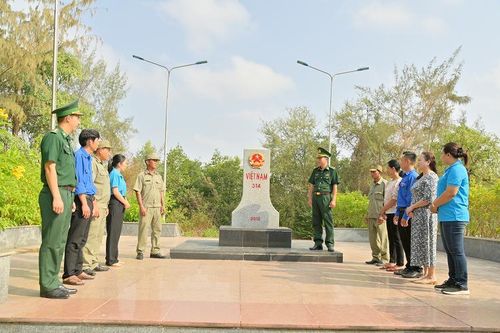 Những người trực gác biên giới trong ngày vui của đất nước
