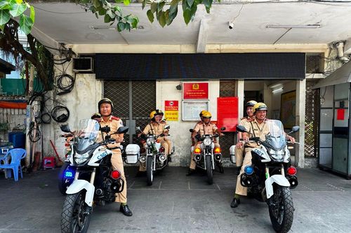 CSGT TP.HCM xuất quân hỗ trợ người dân về quê an toàn, thông suốt