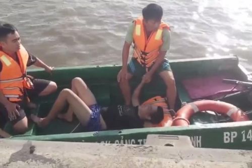 Cứu thanh niên nhảy cầu Phú Mỹ tự tử