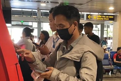TP.HCM: Sân bay, bến xe đông nghịt người về quê dịp lễ 30/4