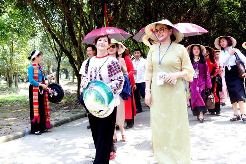 Chủ tịch UNESCO Simona-Mirela Miculescu về miền di sản Tràng An