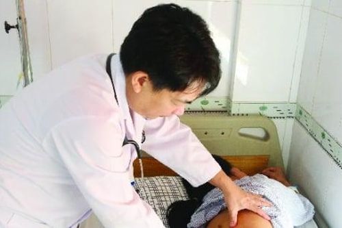 Đau lưng kéo dài, người phụ nữ bất ngờ phát hiện u tủy ngực
