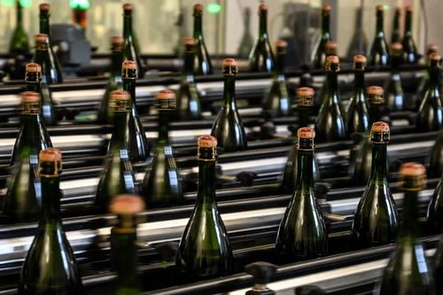 Nhu cầu rượu vang toàn cầu giảm xuống mức thấp nhất trong 27 năm do giá cao