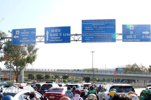 Nhiều tuyến đường cửa ngõ Thành phố Hồ Chí Minh ùn ứ cục bộ