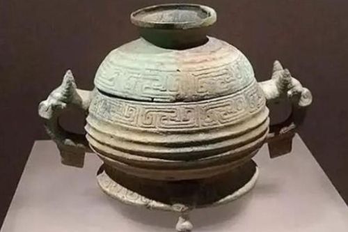 Đang đi chăn cừu thì phát hiện 1800 vật thể lấp lánh, còn có mùi thơm: chuyên gia phong tỏa hiện trường, khai quật kho báu 3000 năm tuổi