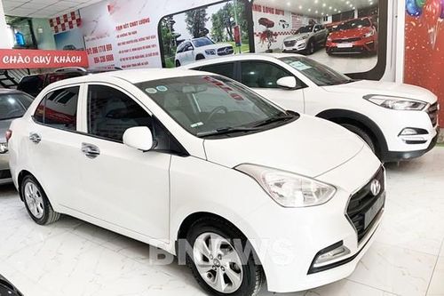 Xe tự lái 'lên ngôi' khi máy bay, đường sắt 'cạn vé'