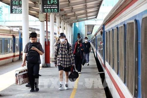 Ga Hà Nội đón lượng lớn hành khách trước kỳ nghỉ lễ 30/4 - 1/5