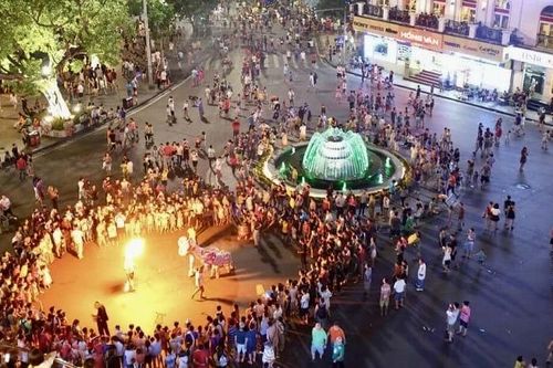 Hà Nội kéo dài hoạt động phố đi bộ dịp nghỉ Lễ 30.4 và 1.5