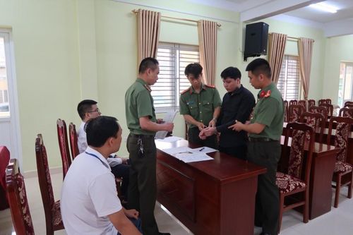 Khởi tố đối tượng tổ chức cho người khác nhập cảnh trái phép