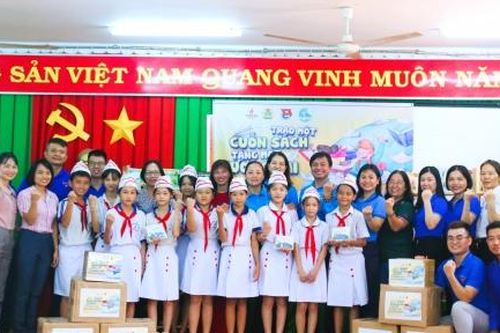 Công đoàn và Đoàn thanh niên PV GAS: 'Trao một cuốn sách, tặng một tương lai'