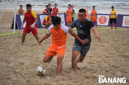 Sôi nổi giải bóng đá bãi biển Đà Nẵng