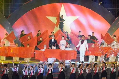 Tháng tư hào hùng