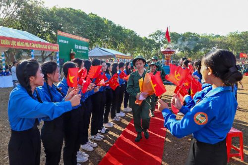 Kỷ niệm 49 năm Ngày giải phóng miền Nam, thống nhất đất nước: Chiến thắng của tình dân tộc, nghĩa đồng bào