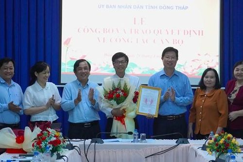 Trao quyết định về công tác cán bộ tại Trường Cao đẳng Y tế Đồng Tháp
