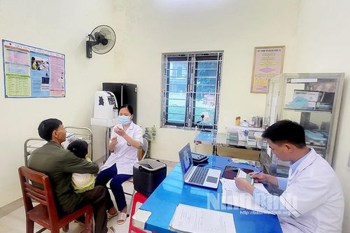 Người dân phấn khởi khi vắc xin tiêm chủng mở rộng được cung ứng đầy đủ