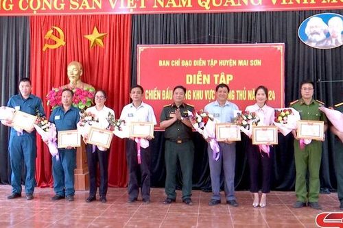 Diễn tập chiến đấu khu vực phòng thủ cụm xã Hát Lót, Mường Bon