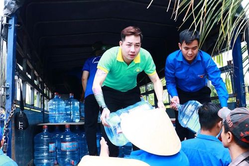 Phật giáo H.Đức Hòa (Long An) đồng hành cùng bà con khó khăn các vùng hạn mặn