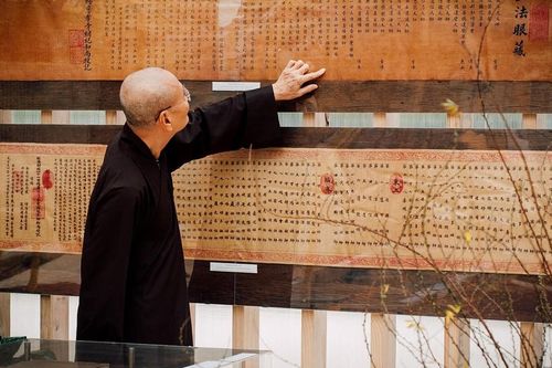 Chư Tăng có thể đi làm việc ngoài xã hội không?