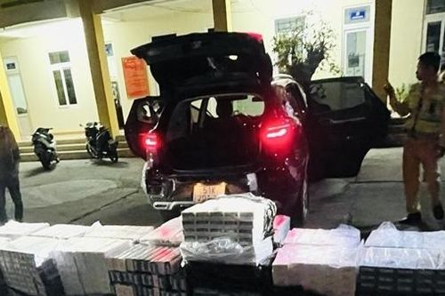 Chở 10.000 gói thuốc lá lậu tháo chạy vào cao tốc nhưng không thoát