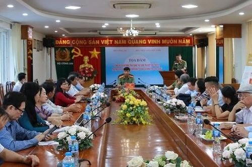 Bế mạc Trại sáng tác 'Vì an ninh Tổ quốc và bình yên cuộc sống'