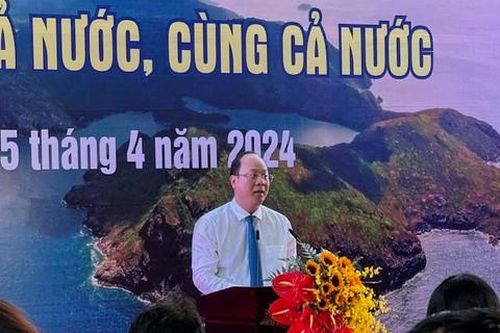 Khai mạc Triển lãm 'TPHCM - Cùng cả nước, vì cả nước' và 'Tổ quốc bên bờ sóng'