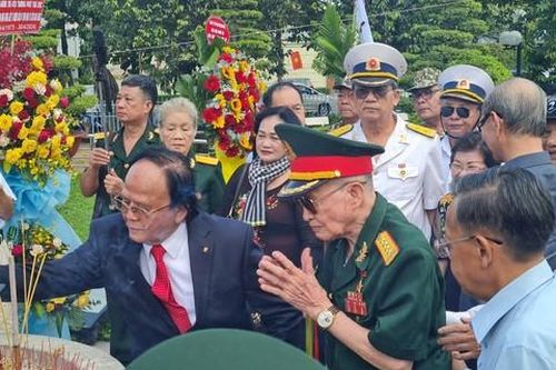 Dâng hương tưởng nhớ 52 Liệt sĩ hy sinh trong trận đánh cầu Rạch Chiếc
