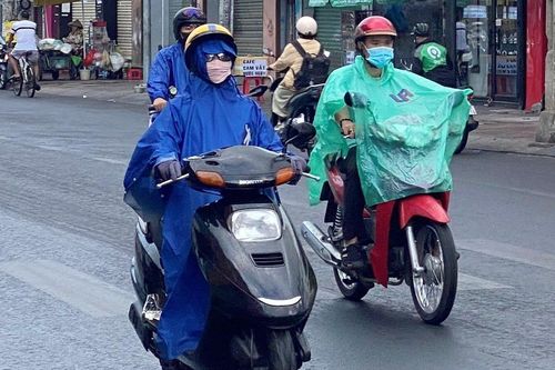 TP.HCM đón cơn mưa 'vàng' sau đợt nắng nóng gay gắt kéo dài